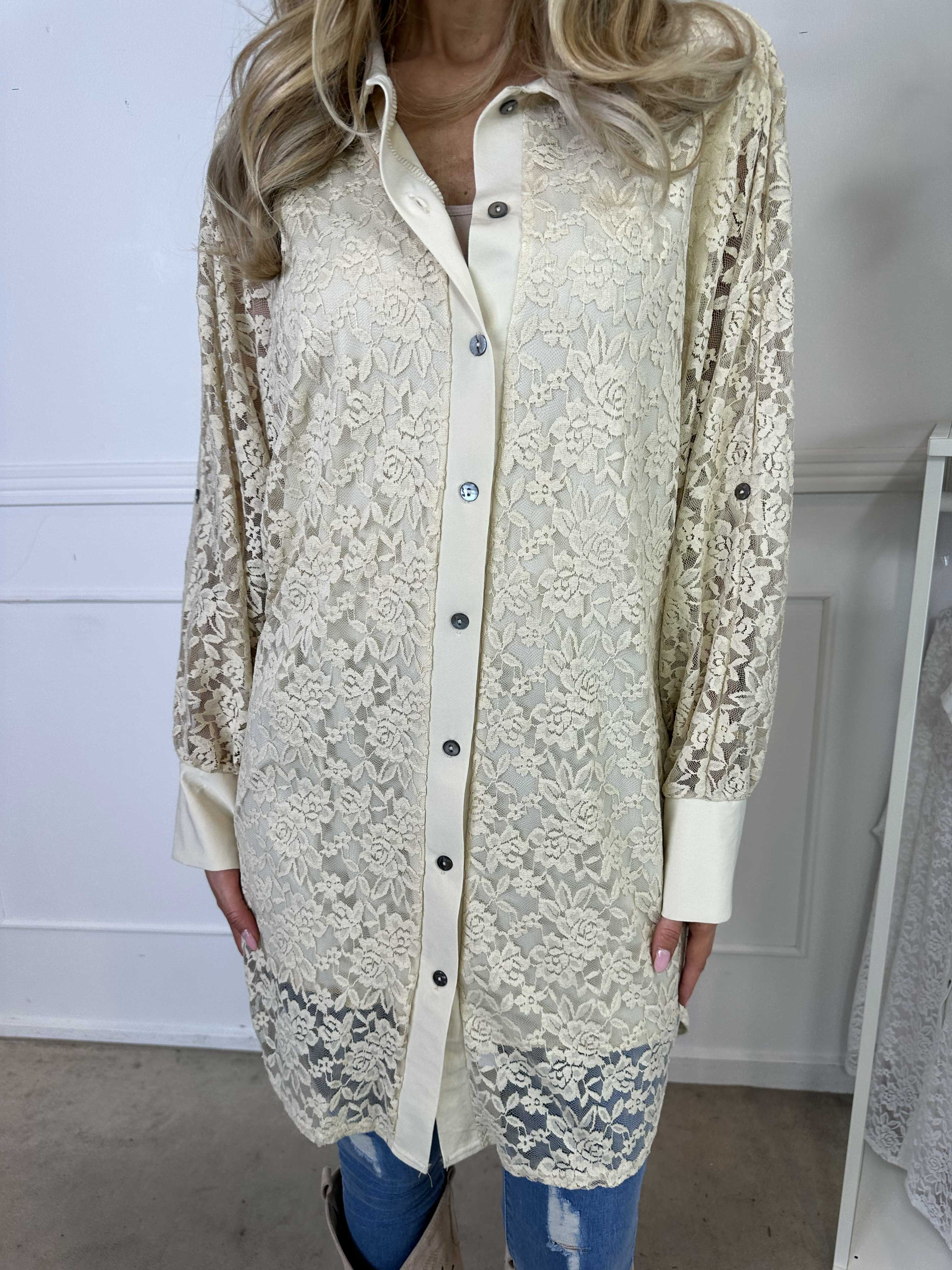 Katherine - Sød skjorte i blonder